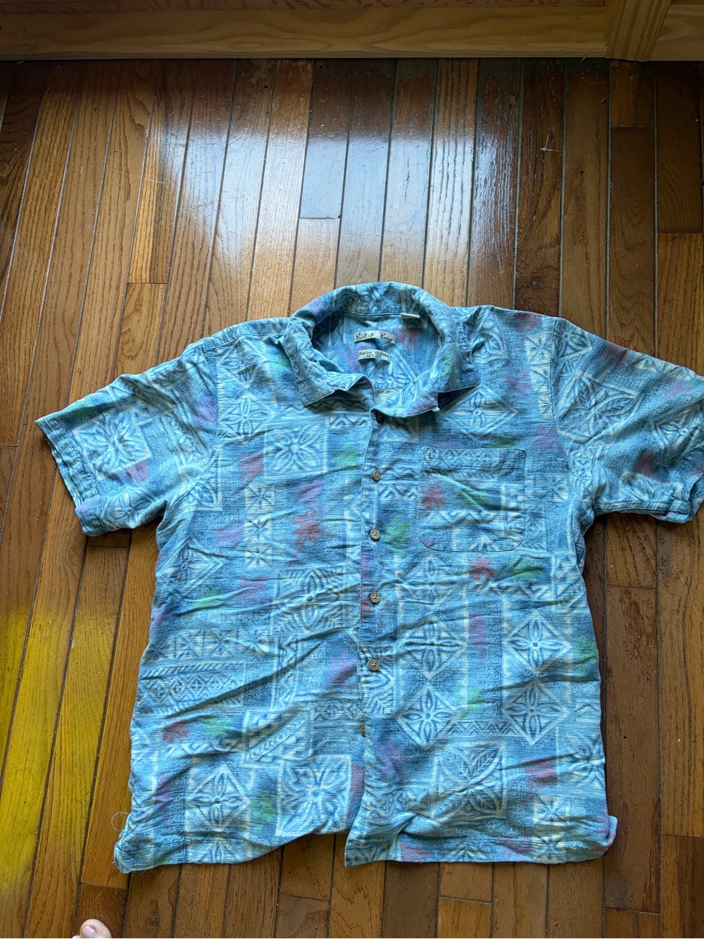 Light Blue Batik Bay Patterned Short-Sleeve Men's Shirt 💯 silk